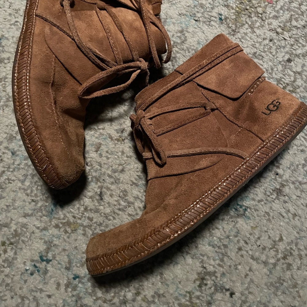 UGG - Zipper Moccasin - Size 8 - Tan